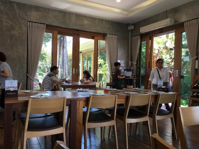 Chom Cafe And Restaurant